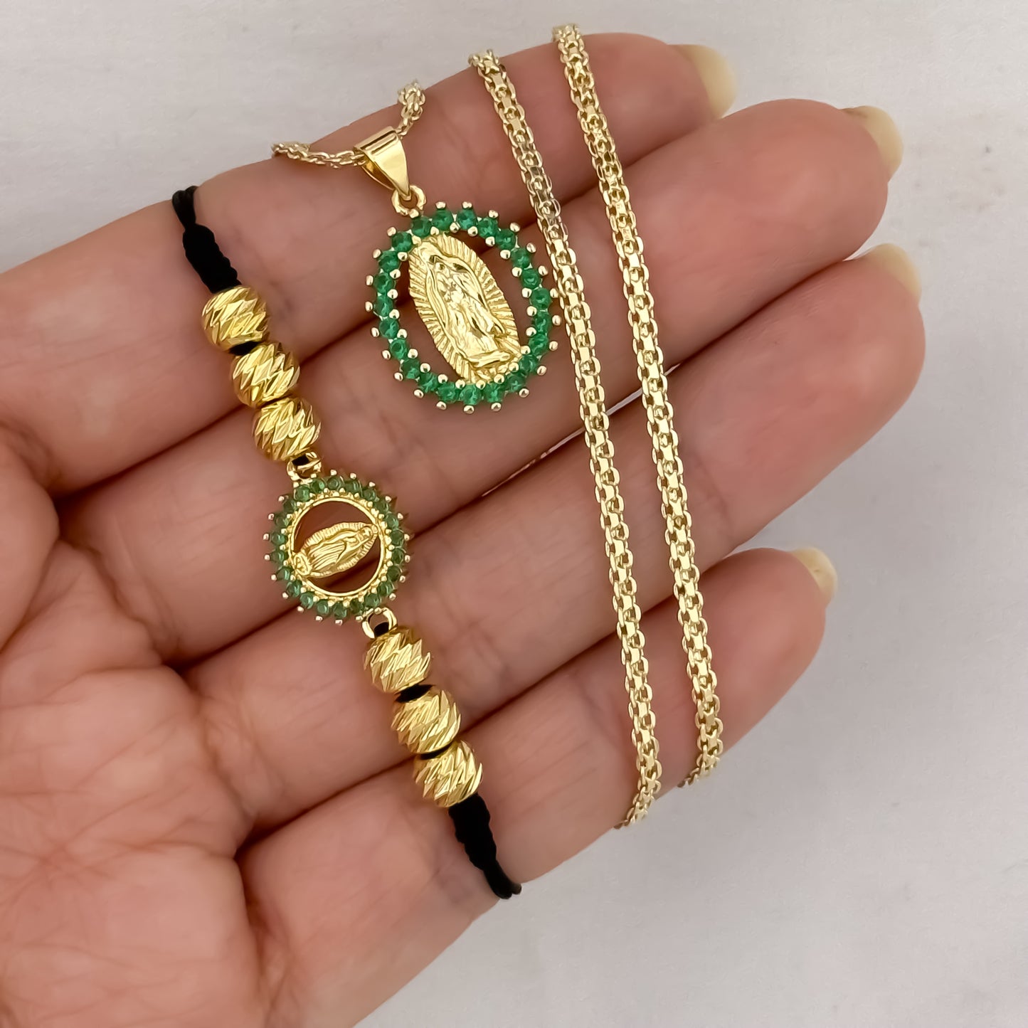 Cadena Tejido Chino de Dama de 45cm de 3mm de Grosor + Virgen de Guadalupe de colores con micro circones verde + Pulsera de virgern de Guadalupe con mico circones verde esmeralda en oro laminado 18k con Garantía de por vida