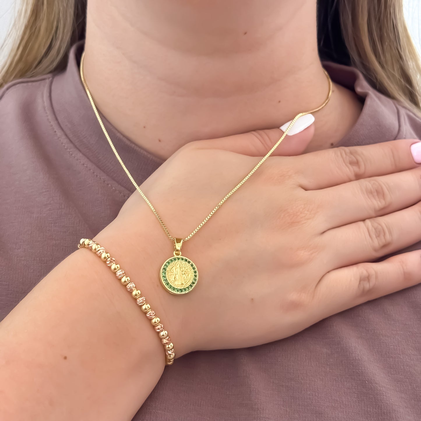 Cadena Tejido Veneciano de Dama de 45cm + San Benito Verde + Pulsera en Oro Rosa y Balin Italiano en Oro Laminado 18k con Garantia de por vida