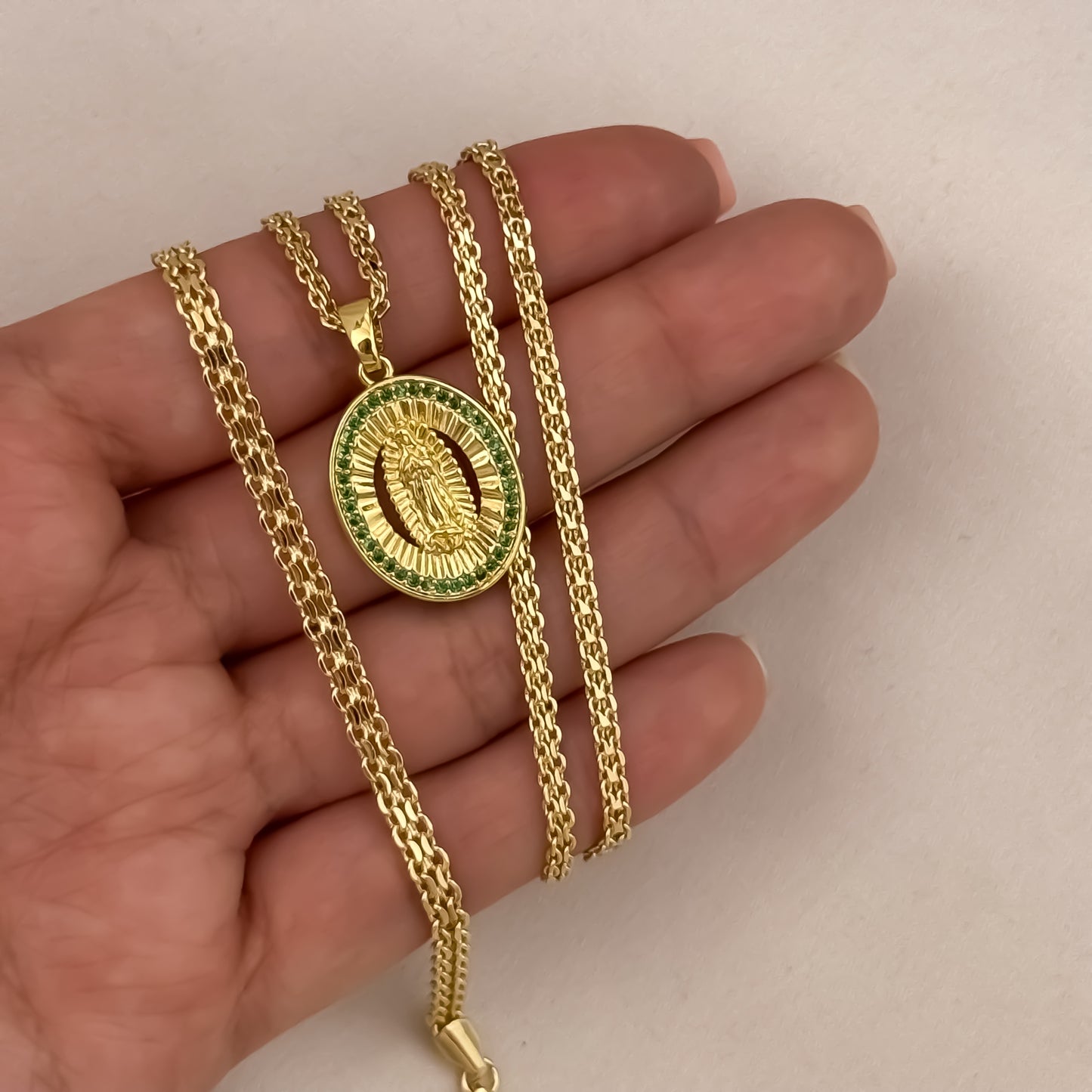 conjunto Tejido Chino de Dama de 45cm de 3mm Cadena + Virgen Guadalupe + Pulseras de 18cm de 3mm en Oro Laminado 18k
