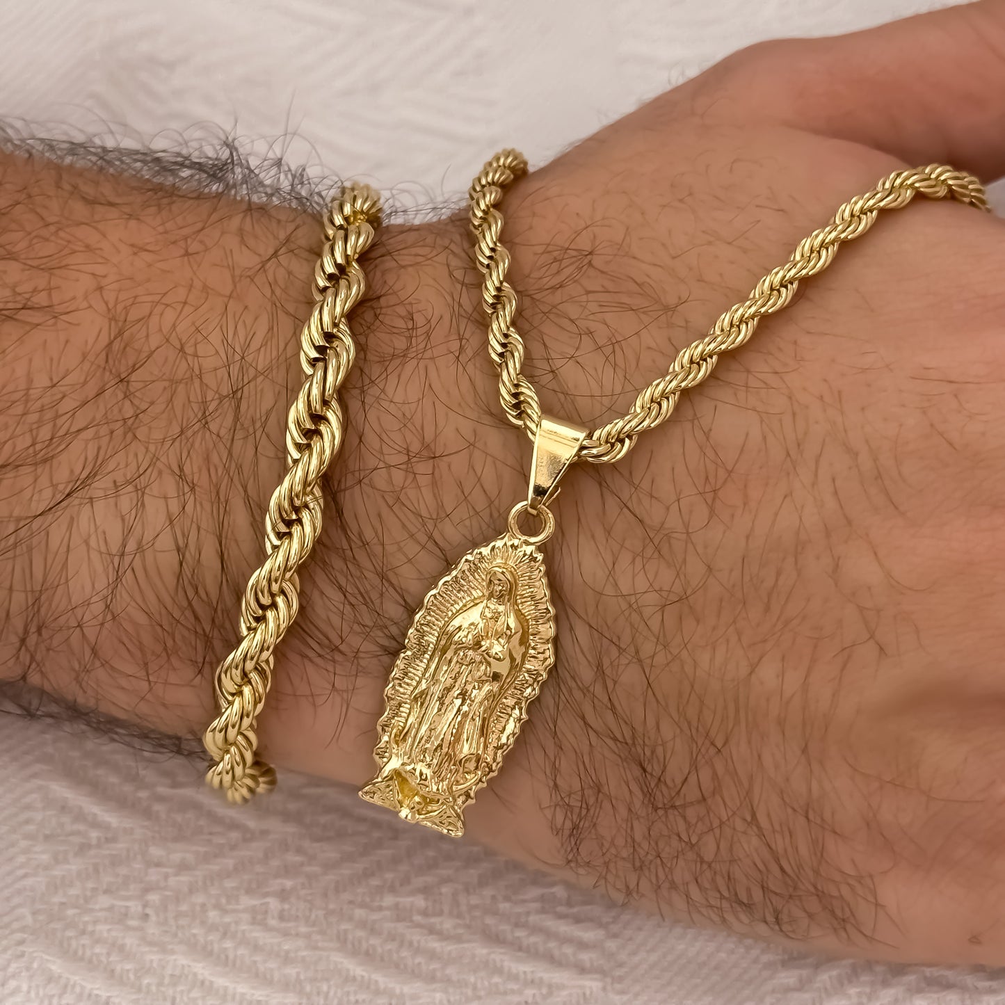 Conjunto Lazo Siciliano para Hombre Cadena 60cm de 5mm + Virgen de Guadalupe Tallada + Pulsera Lazo 20cm de 8mm en Oro Laminado 18k con Garantía de por vida