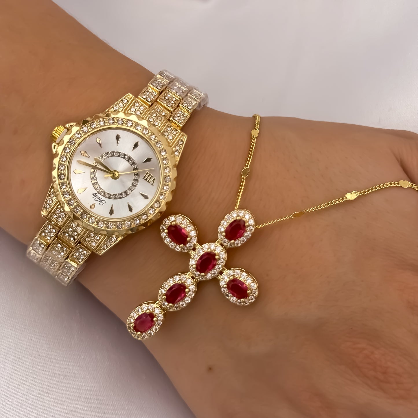 Cadena Tejido Cubana de Dama + Cruz Con Micro Circones de Color Rojo con Destello en Oro laminado 18k con Garantia de por vida + Reloj Catier de Dama con Micro circones en con Garantía