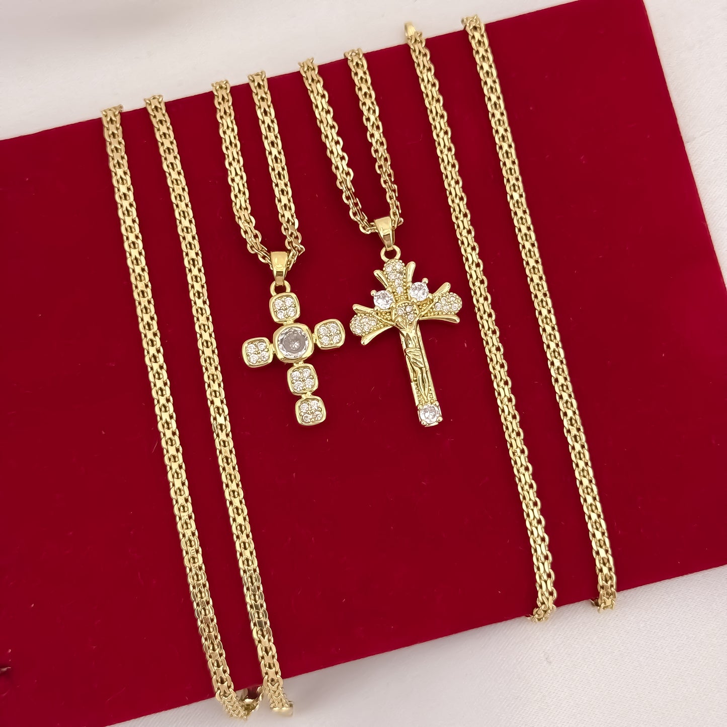 Promocion de Cadenas Para Parejas en Tejido Chino de Dama de 45cm + Hombre de 60cm con Dije de Cruz Cristo Madero Protección en Oro Laminado 18k con Garantía de por vida