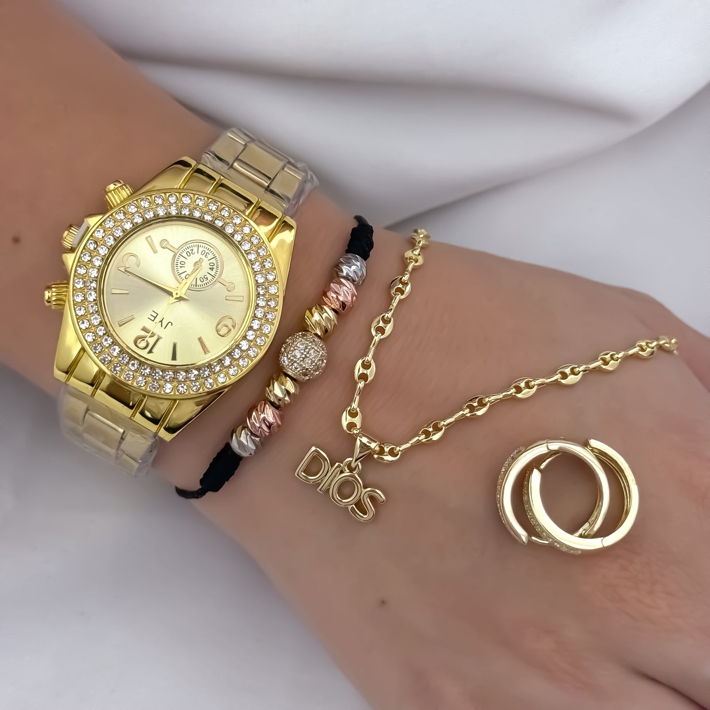 Cadena Tejido Gucci de Dama de 45cm de 3mm de Grosor + Dije de Dios + Pulsera de 3 Oros Balin 3mm Italiano de 4mm con Bola de Juego + Candongas con Destellos en Oro Laminado 18k con Garantia de por vida + Reloj de Alta Calidad JYE