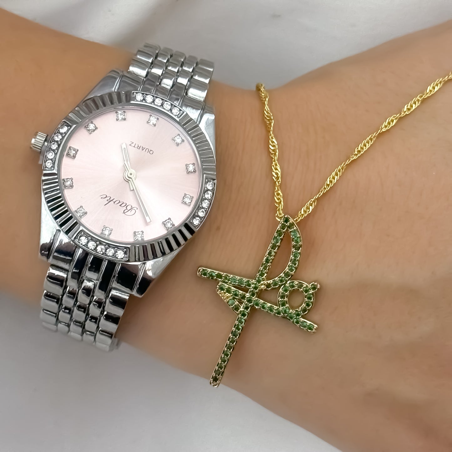 Cadena Singapur de Dama de 45cm de 3mm de Grosor + Dije de Fe con Micro circones verde en Oro Laminado 18k con Garantia de por vida + Reloj de Alta Gama con Garantia