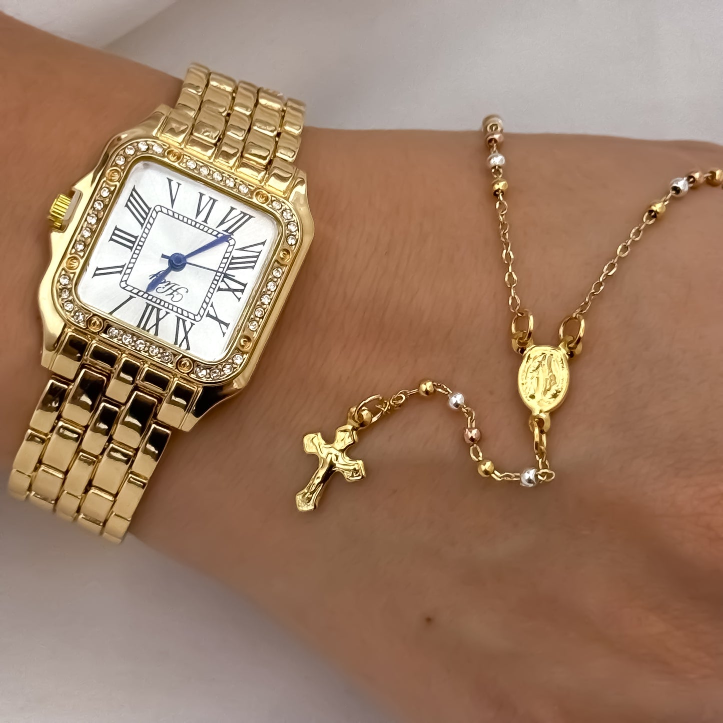 Camandula de 3 oros de Virgen Milagrosa en Oro Laminado 18k con Garantia de por vida + Reloj Tipo Catier de Dama de Alta Calidad con Garantia