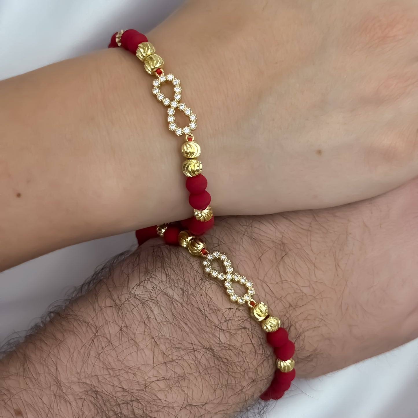 Par de Pulseras Para Parejas con Herraje de Infinitos con Micro Circones en Balin Italiano en Oro Laminado 18k con Garantia de por vida