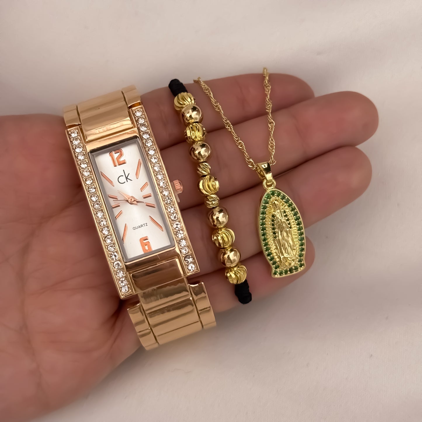 Cadena Tejido Singapur de Dama de 45cm + Virgen de Guadalupe talla con Micro Circones de Colores + Pulsera Diamantada + Reloj Dama Calvin Klein en Oro Laminado 18k