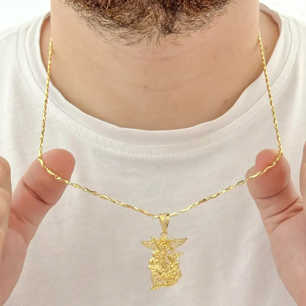 Collar de San Miguel Arcángel en Baño de Oro 18k Buscas Protección protección y guía del poderoso San Miguel