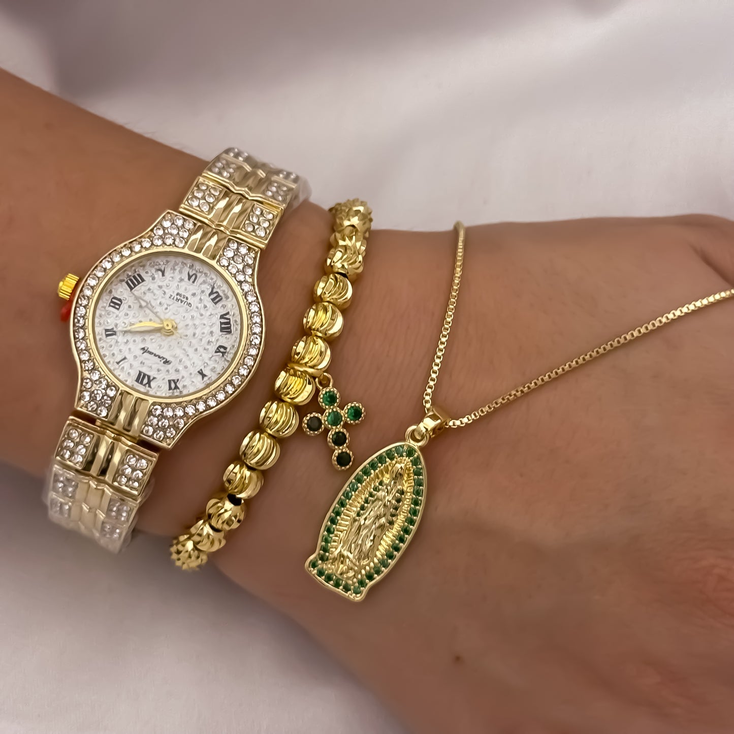 Cadena Tejido Singapur de Dama de 45cm + Virgen de Guadalupe con Micro Circones Verde + Pulsera Balin Italiano de 6mm con Dije de Cruz Verde + Reloj  Max Micro Circones Cristales en Oro Laminado 18k con garantía de por vida