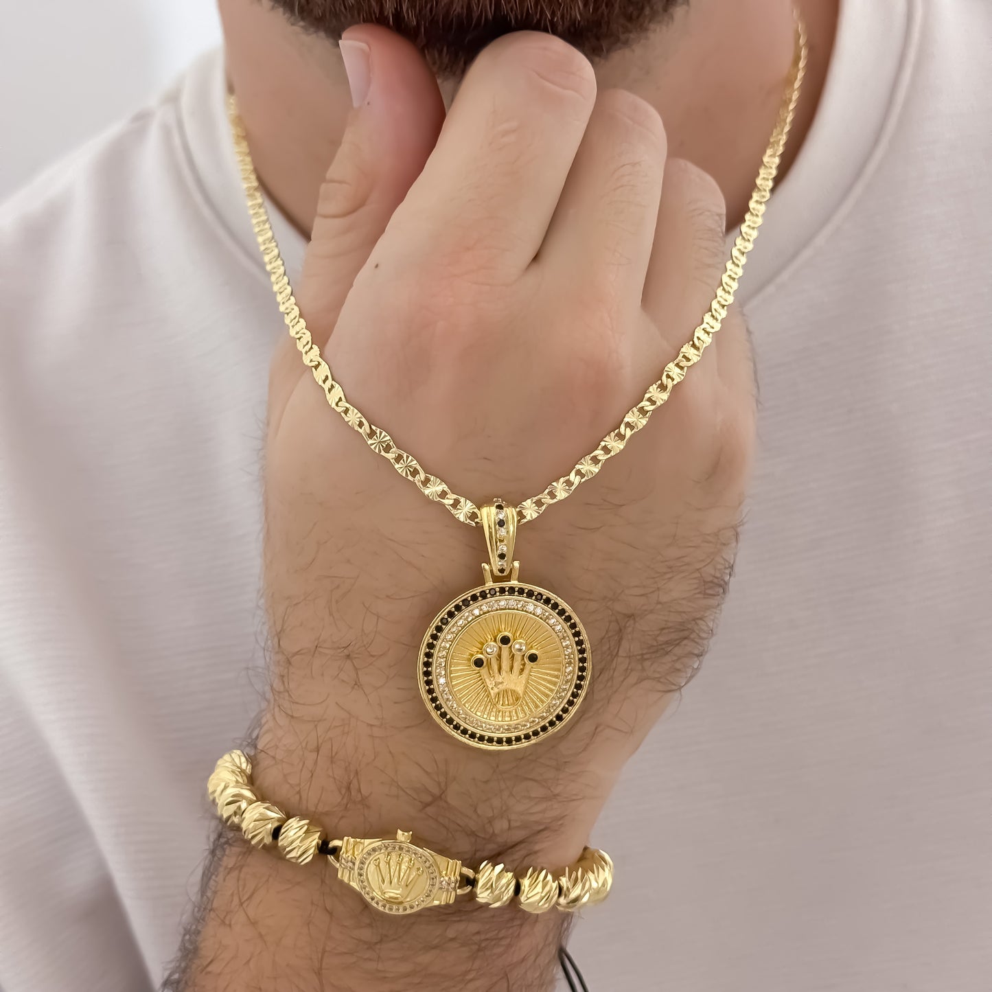 Cadena Tejido Escalera  Plana con Destellos de 60cm de 3mm de Grosor + Dije de Corona Rolex con Micro circones Negro + Pulsera  Balin Rolex Balin Diamantado 8mm en Oro Laminado 18k con Garantía de por vida