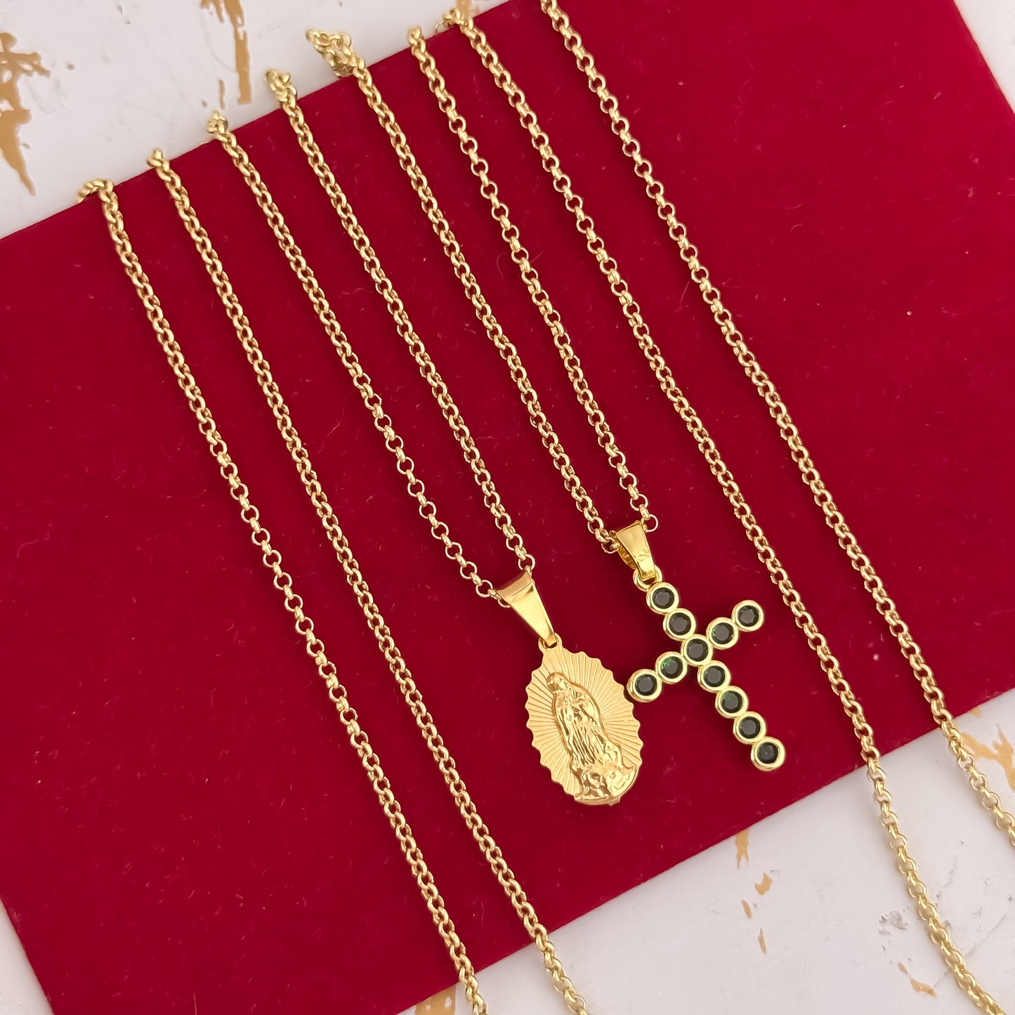 Promoción de 2 Cadenas para Parejas Tejido Aros Hombre + Dije de Cruz Verde + Cadena Dama + Dije de Virgen de Guadalupe en Oro Laminado 18k con Garantia de por vida