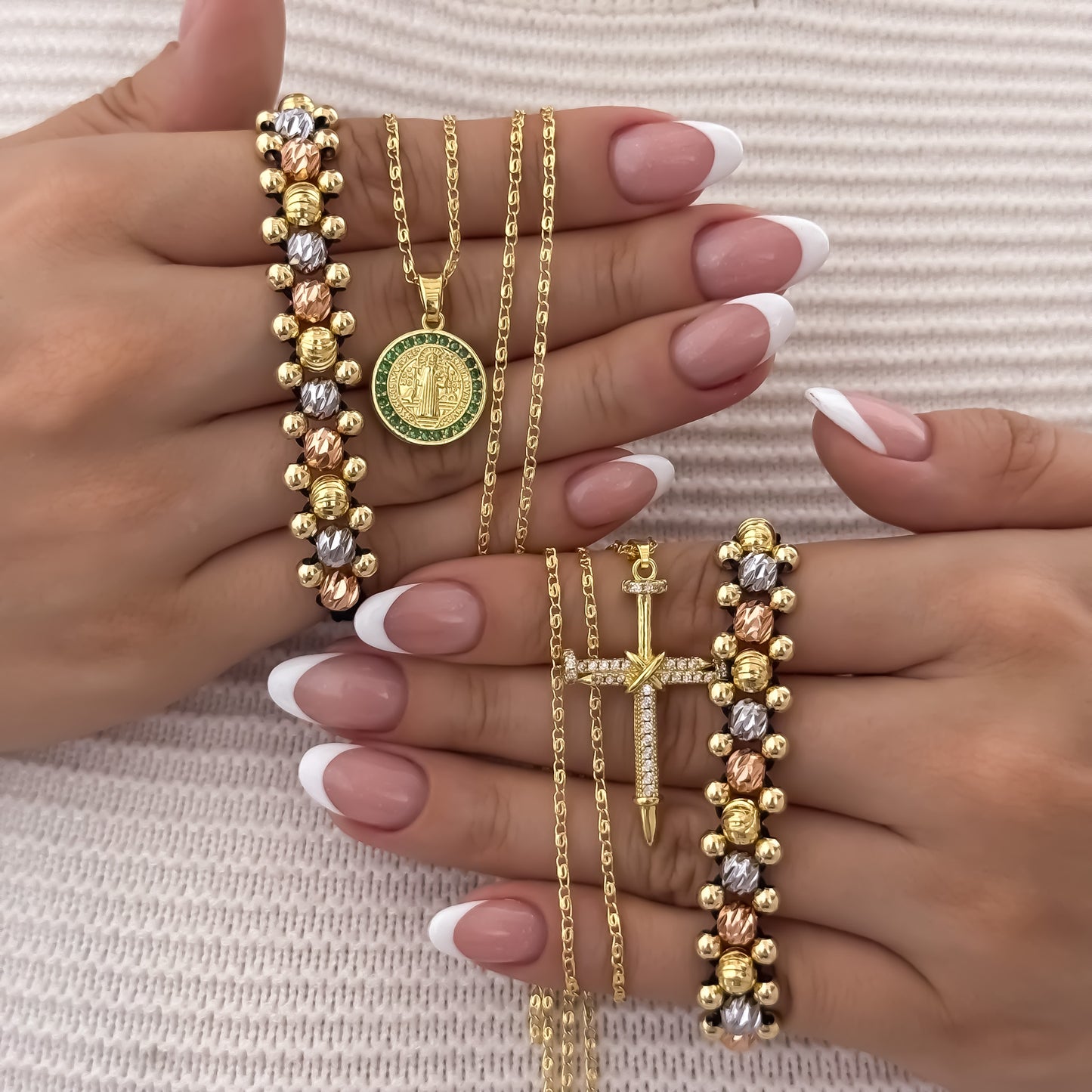 Promoción de Cadenas Para Parejas en Tejido Caracol  de Hombre   y   Dama + Dijes de San Benito Protección + Cruz con Micro Circones  2 Pulseras en Balin Italiano de 4mm  en 3 Oros de 3 Carriles en Oro Laminado 18k con Garantía de por vida