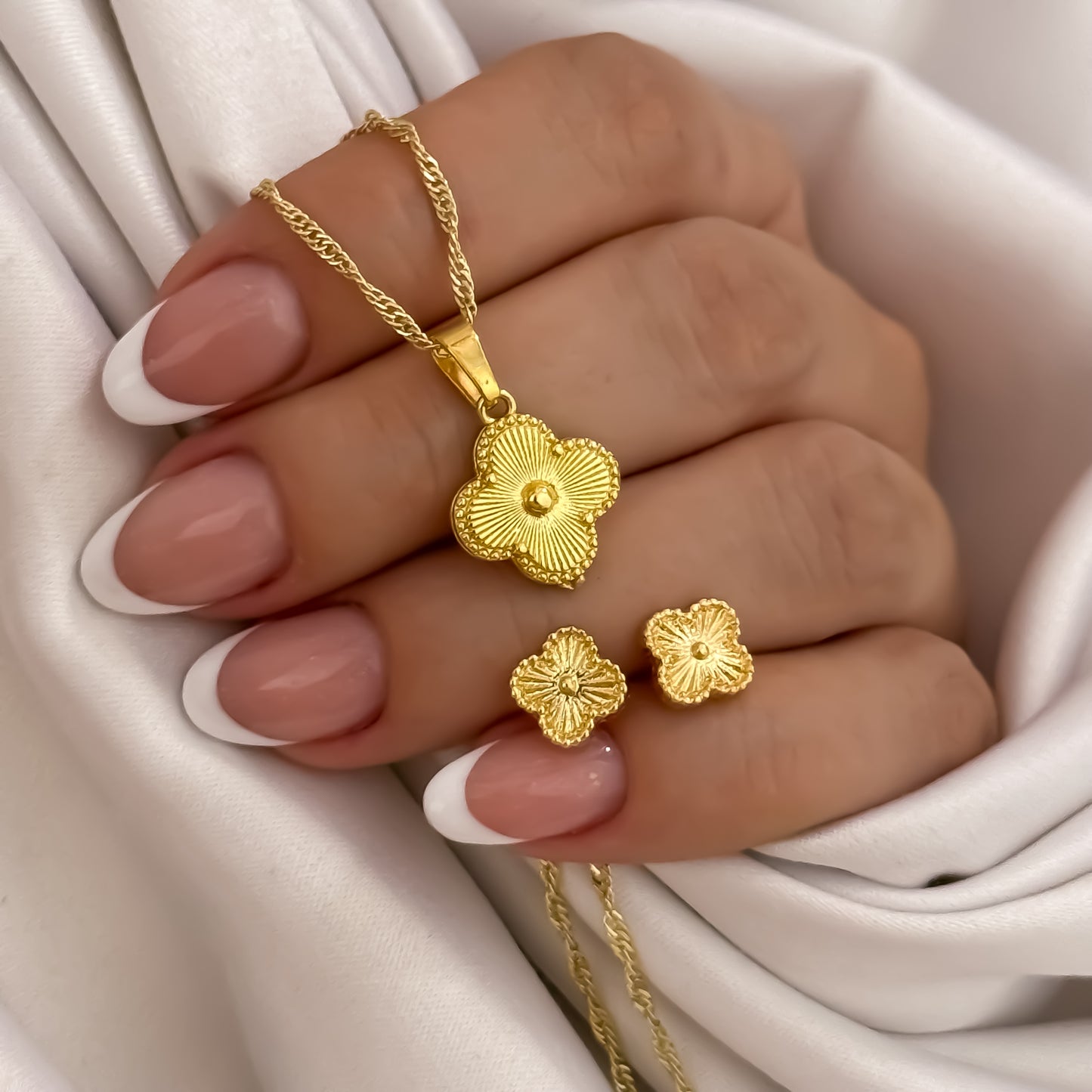 Conjunto Van Cleef Cadena Tejido Singapur de 45cm + Van Cleef + Topo Van Cleef en Oro Laminado 18k con Garantia de por vida