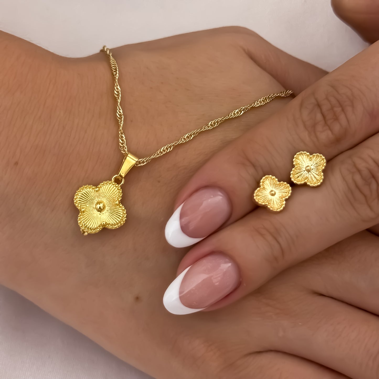 Conjunto Van Cleef Cadena Tejido Singapur de 45cm + Van Cleef + Topo Van Cleef en Oro Laminado 18k con Garantia de por vida