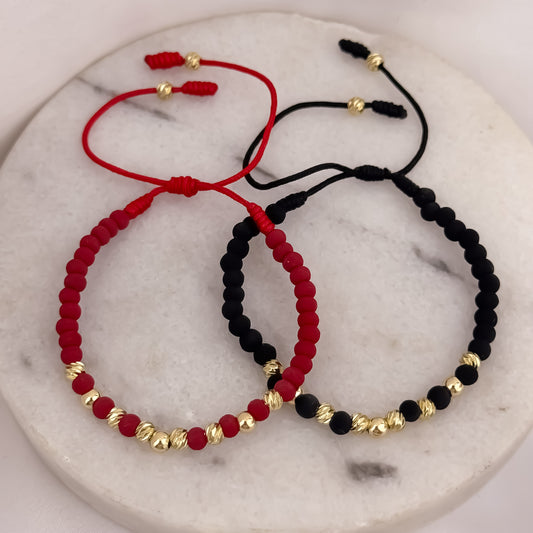 Promocion de 2 Pulseras para Parejas en Hilo Negro - Rojo en Balin Italiano de 4mm con Neopreno en Oro Laminado 18k con Garantia de por vida