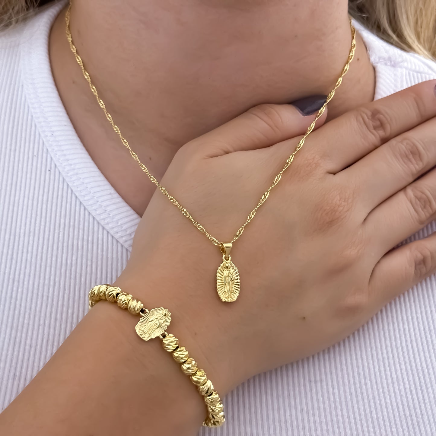 Juega de Cadena Tejido Singapur de 45cm de 2mm de Grosor + Virgen de Guadalupe Talla de Protección +  Pulsera de Virgen Guadalupe en Balin Italiano en Oro Laminado 18k con Garantia de por vida